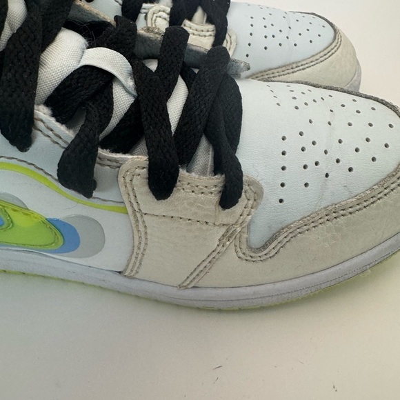 Air Jordan 1 Mid SE DV-1320-17 Size 2Y  Good Condition Green Swoosh Black Laces - Picture 5 of 16